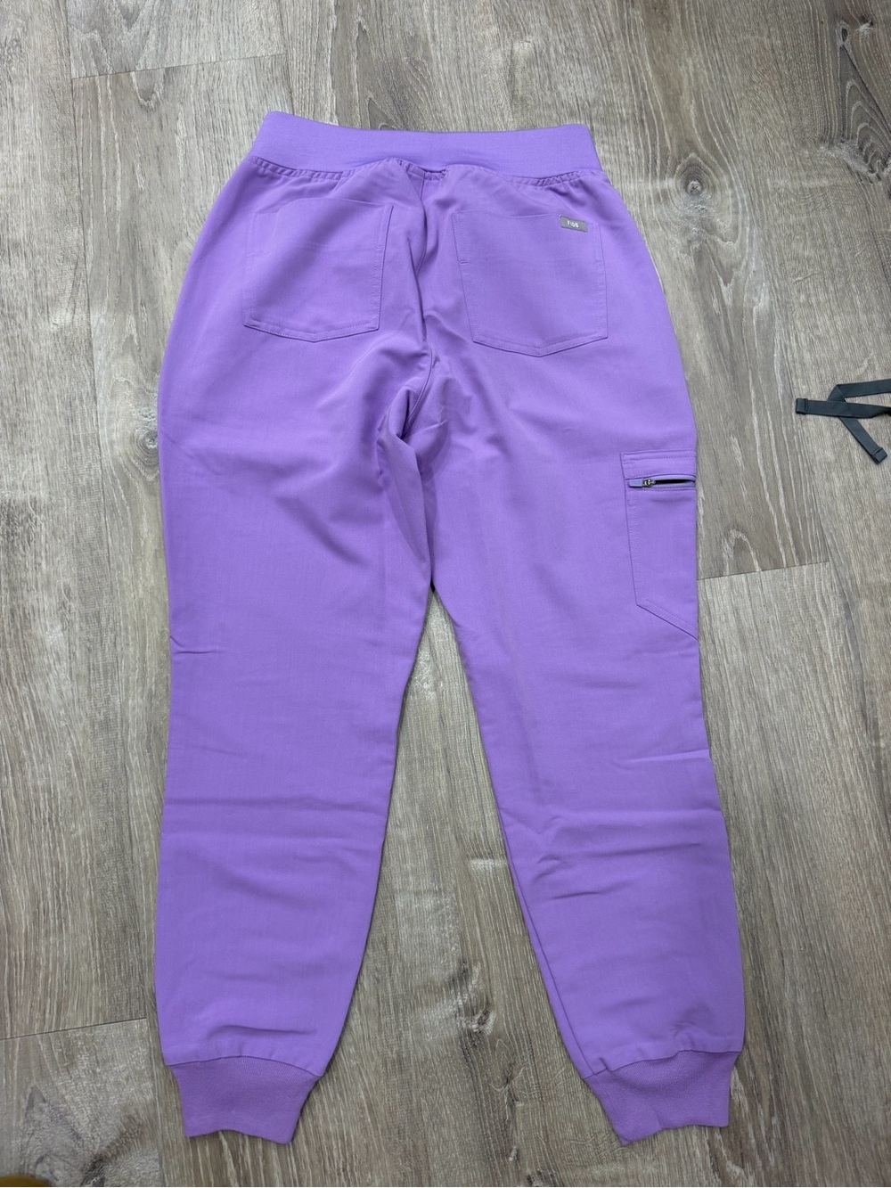 Figs Lavender Jogger Sweatpants with Teal Drawstring Small Short - Picture 5 of 5